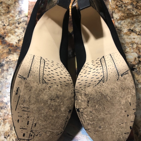 Bella Vita "Beta" black suede and tortoise pumps - Picture 3 of 6